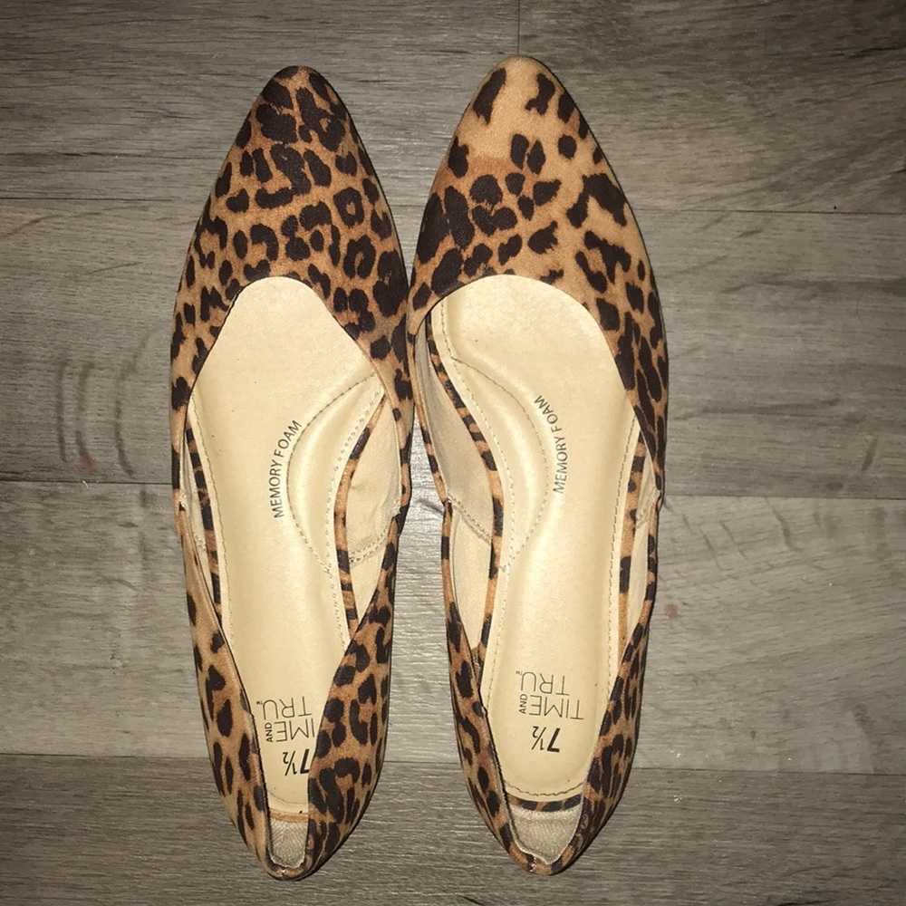 Selling dress shoes they been use only once